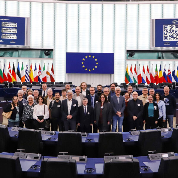 Foto de familia FORTE CULTURA Congreso anual 2024 en la gran sala de plenos del Parlamento Europeo de Estrasburgo
