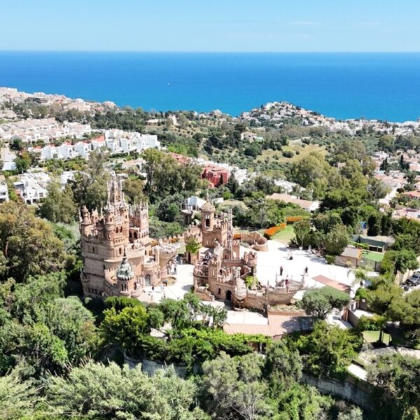 Colomares (ES): Un moderno castillo de la memoria entre la historia y la imaginación