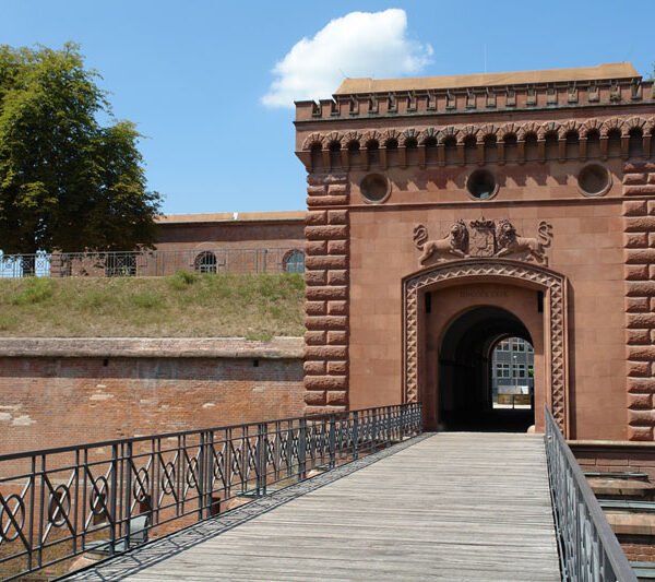 Ciudad fortificada de Germersheim (Alemania): 2.º simposio para la ampliación de la cooperación entre fortalezas en la región fronteriza franco-alemana del Alto Rin.