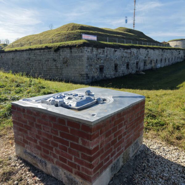 Nouveau modèle tactile au Fort Oberer Kuhberg (DE) : Interprétation accessible de la forteresse fédérale d'Ulm